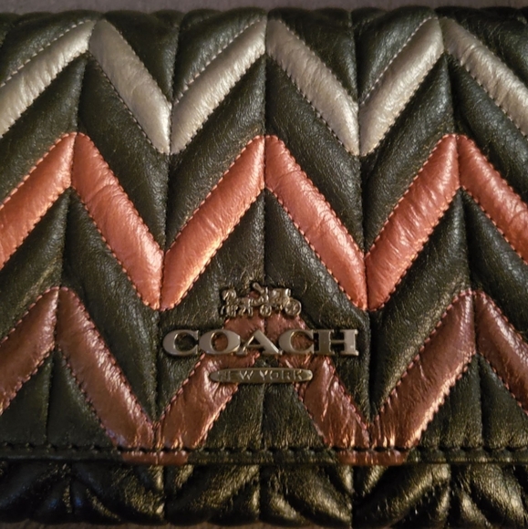 COACH Quilted Metallic Calf Leather  Chevron Crossbody Handbag BLACK MULTI/BLACK - Picture 3 of 7